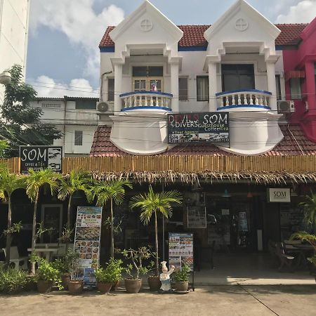 Som Guesthouse Patong Exteriör bild