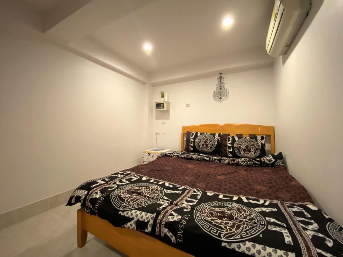 Som Guesthouse Patong Exteriör bild