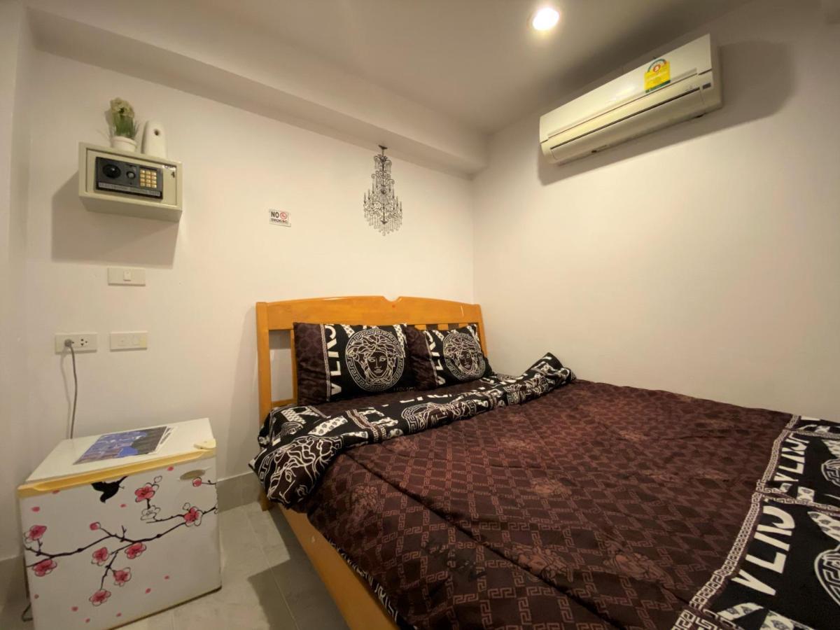 Som Guesthouse Patong Exteriör bild