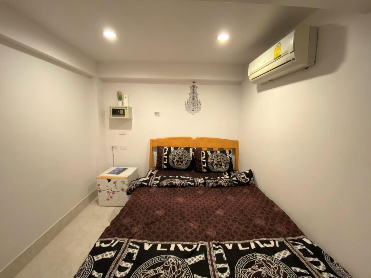 Som Guesthouse Patong Exteriör bild