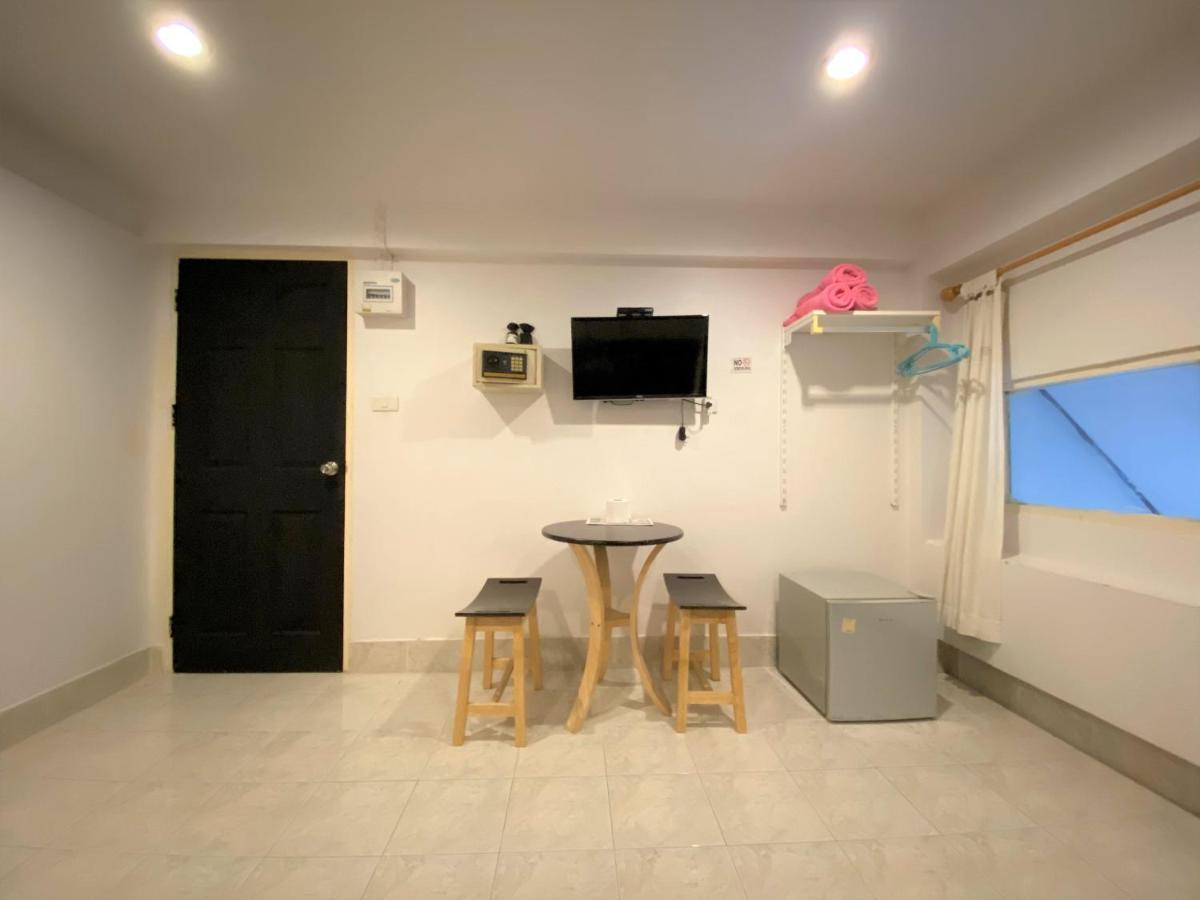 Som Guesthouse Patong Exteriör bild