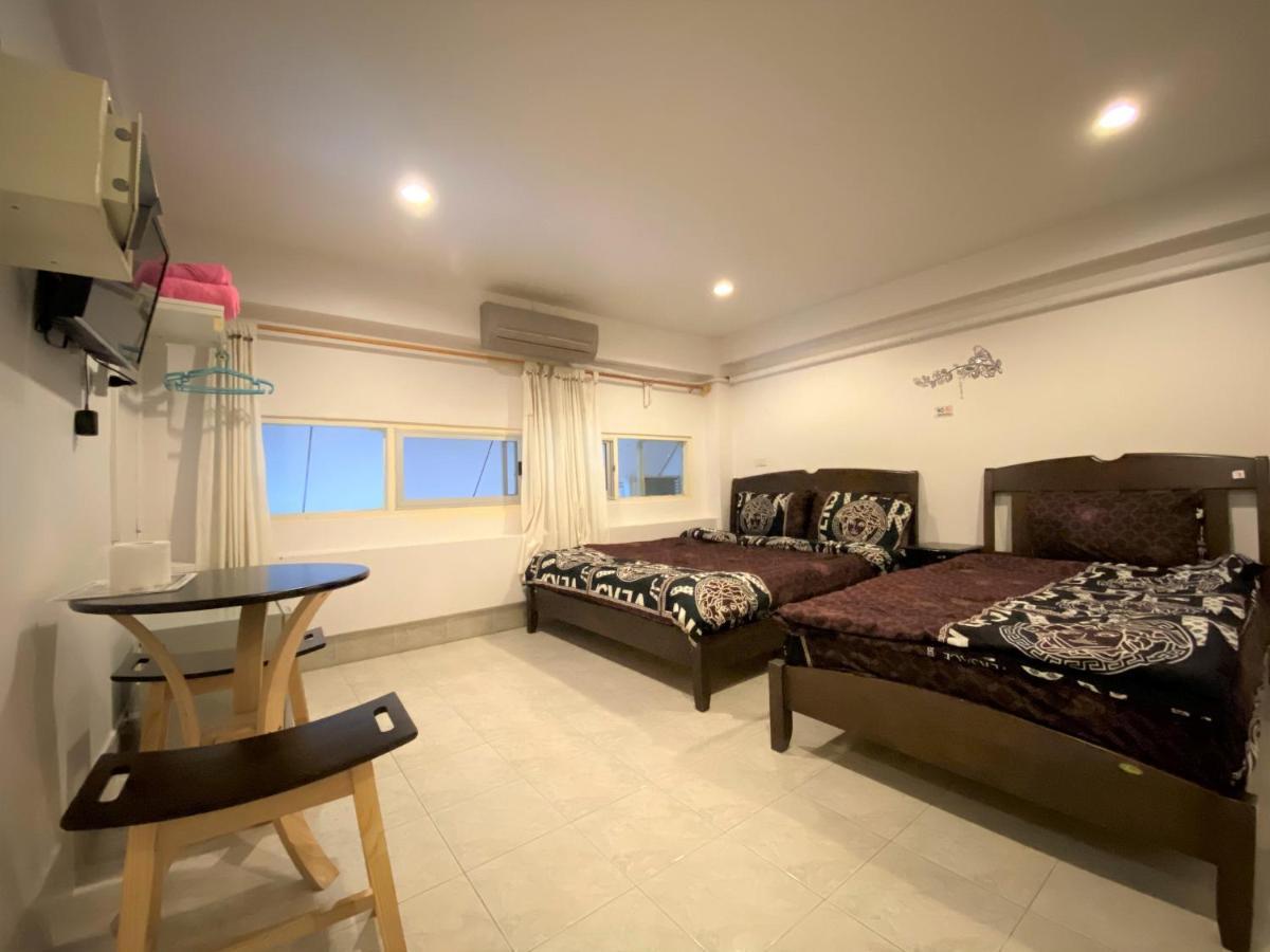 Som Guesthouse Patong Exteriör bild